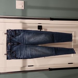 AE High rise jeggings in medium wash. Size 14 regular.